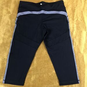 VElOCITY CROPPED BLACK WOMAN LEGGINGS SIZE M